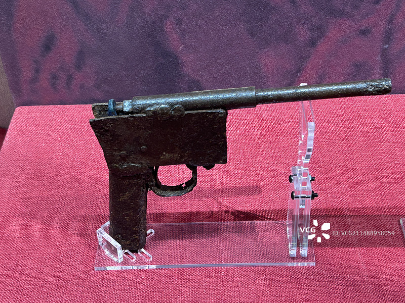 军用铁制手枪晋中市博物馆图片素材