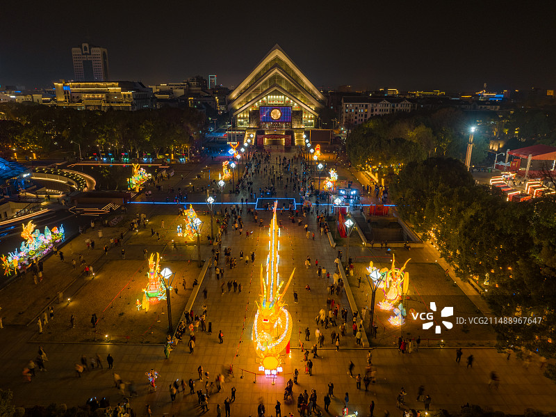 绍兴大剧院龙年张灯结彩图片素材