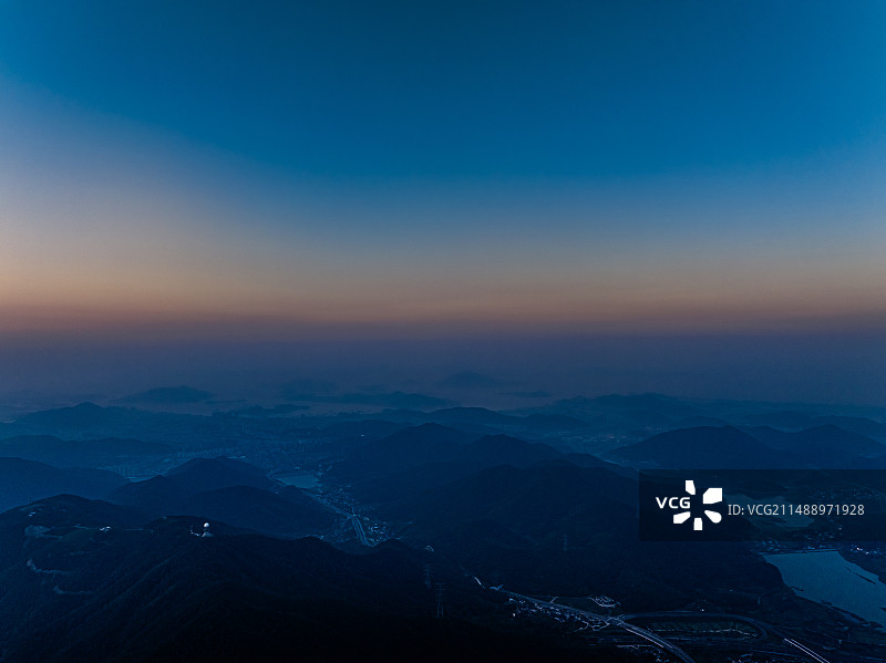 山顶上的大足球 多普勒雷达气象站 浙江省舟山市大东岙山顶球形气象雷达 舟山气象站图片素材