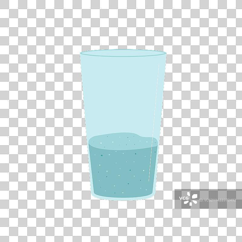 半杯静水，白色背景图片素材