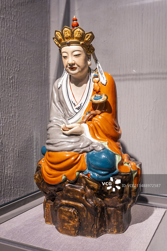 景德镇中国陶瓷博物馆瓷雕十八罗汉之沉思罗汉图片素材