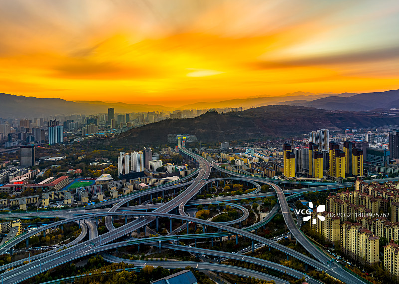 青海省西宁市园树立交桥日出东方图片素材