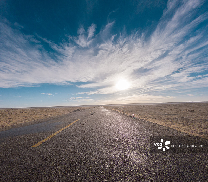 自然荒野区，汽车广告背景图，热门自驾公路，国道G219公路图片素材