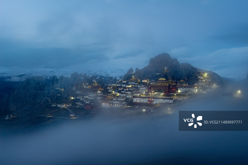 云上的庙宇-孜珠寺图片素材