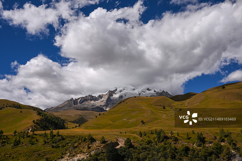 秋天的格聂南线图片素材