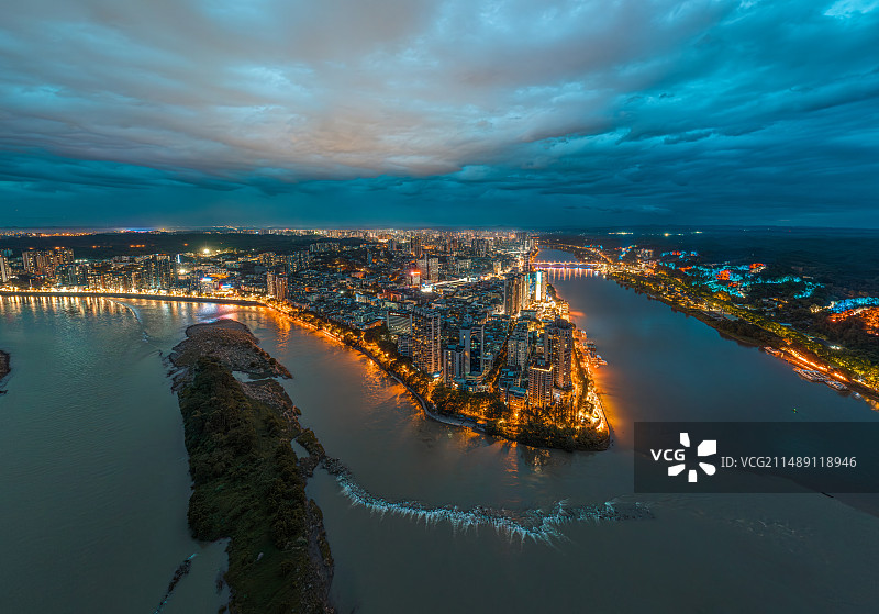 航拍乐山三江交汇处夜景图片素材