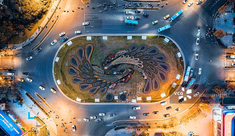 航拍南京鼓楼广场孔雀绿雕夜景图片素材