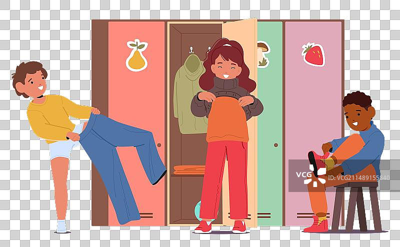孩子们站在幼儿园储物柜旁咯咯地笑图片素材