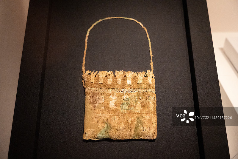 秘鲁西坎国家博物馆藏西坎文化装古柯的小袋图片素材