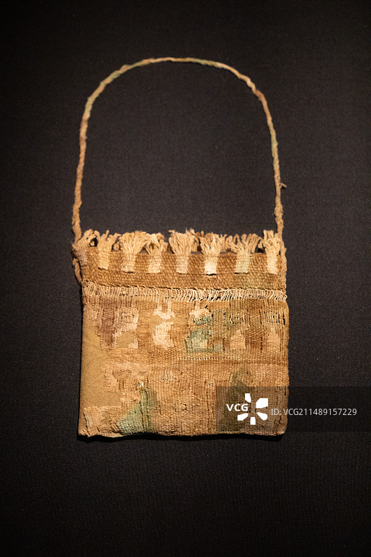 秘鲁西坎国家博物馆藏西坎文化装古柯的小袋图片素材