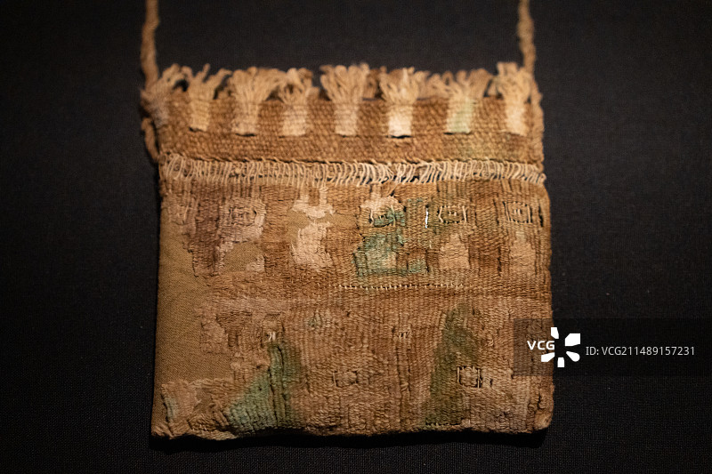 秘鲁西坎国家博物馆藏西坎文化装古柯的小袋图片素材