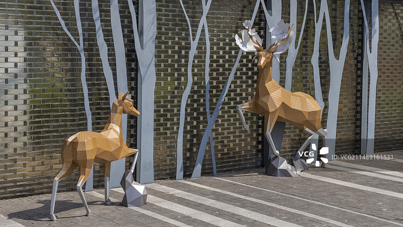 苏州园区街头口袋公园鹿森公园的雕塑图片素材