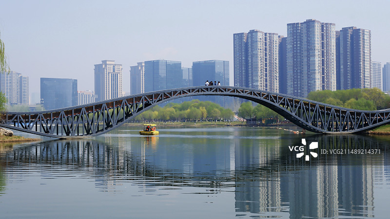 太原汾河公园燕桥春日风光图片素材