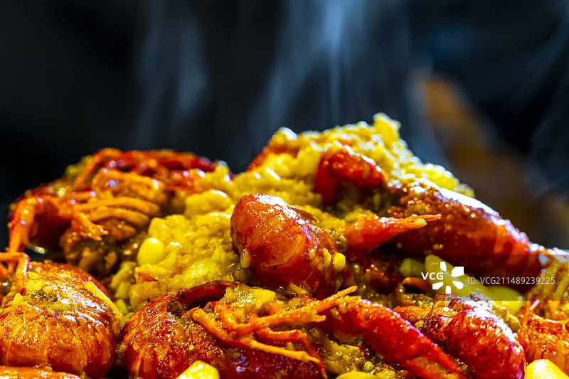 夏季潜江小龙虾蒜蓉龙虾香气喷喷美食特写图片素材