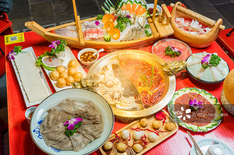 很多人一起吃火锅图片素材