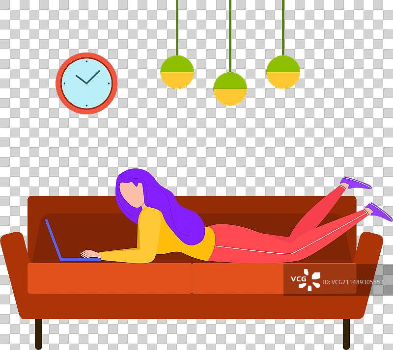 躺在沙发上使用笔记本电脑的舒适房间里的女人图片素材