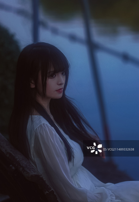 河畔蓝风图片素材