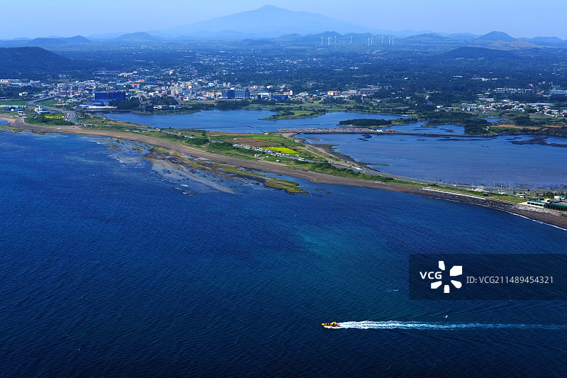 韩国城山日出峰远眺济州岛图片素材