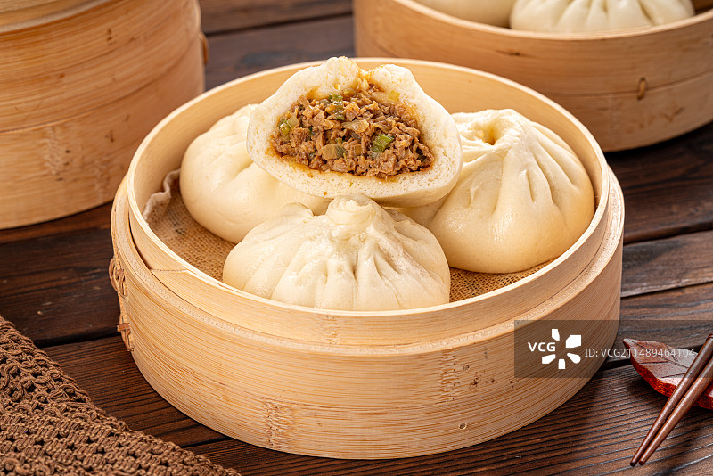 美味好吃的芹菜肉包子图片素材