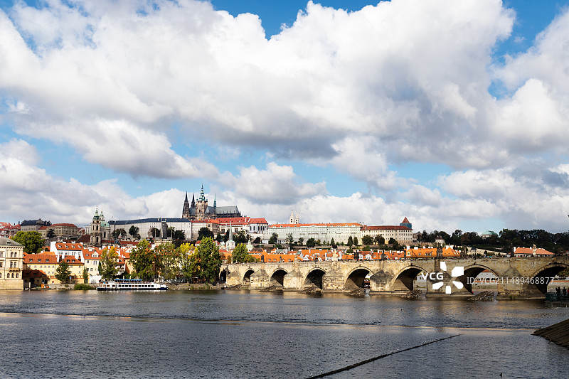 捷克首都布拉格城堡山查理大桥图片素材