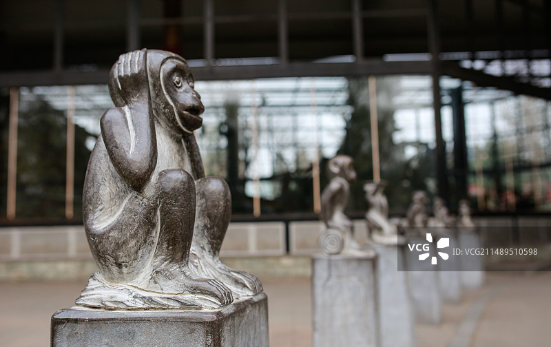 北京动物园，猴山，城市雕塑图片素材