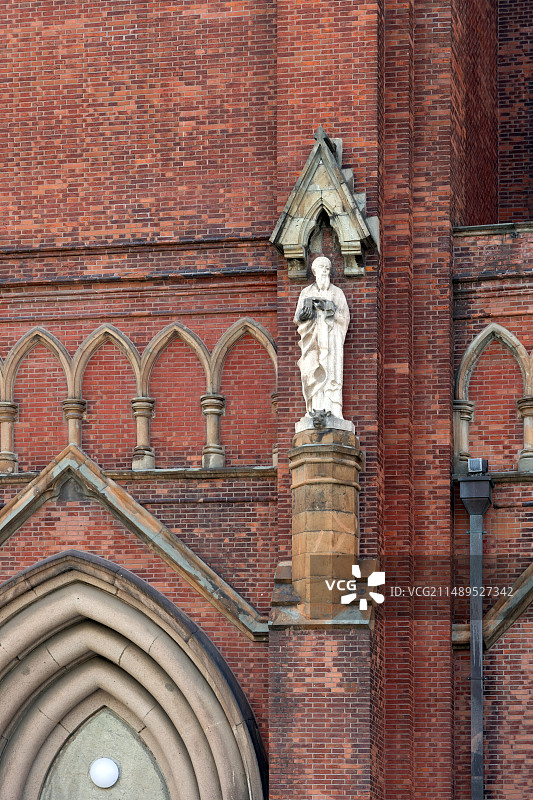 徐家汇圣依纳爵主教座堂，天主教堂正面雕塑图片素材