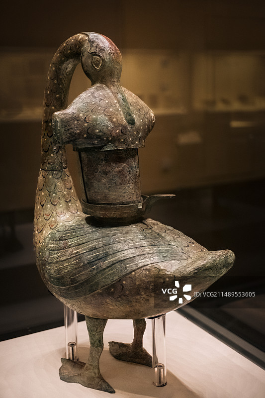 中国国家博物馆藏西汉彩绘雁鱼青铜釭灯图片素材