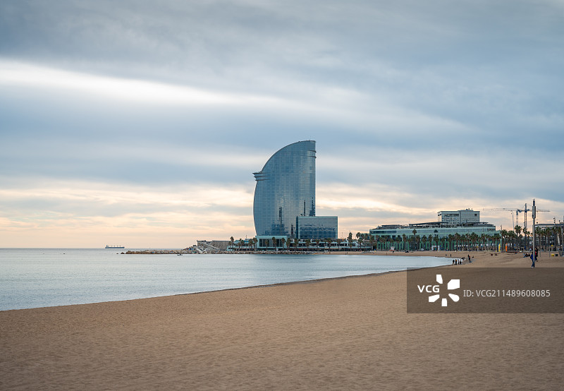 巴塞罗那海边的奢华酒店图片素材