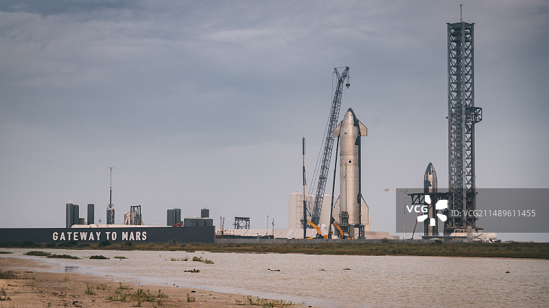马斯克星舰基地StarBase飞船组装图片素材