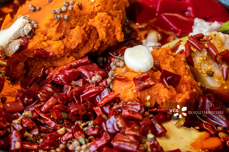 四川成都火锅重庆味道的麻辣锅底图片素材