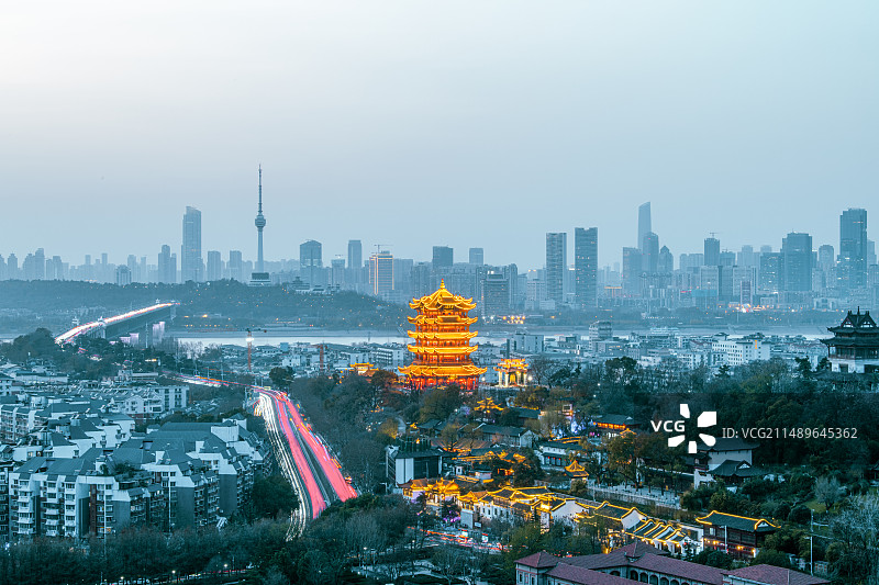 夜色中的黄鹤楼龟山电视塔与首义公园图片素材