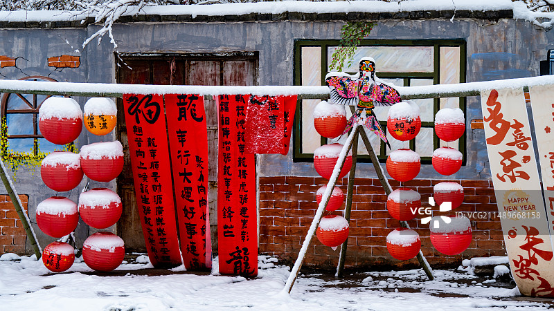 龙年灯笼雪景氛围装饰图片素材