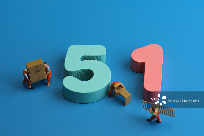 五一劳动节在工作的劳动者微缩创意图图片素材