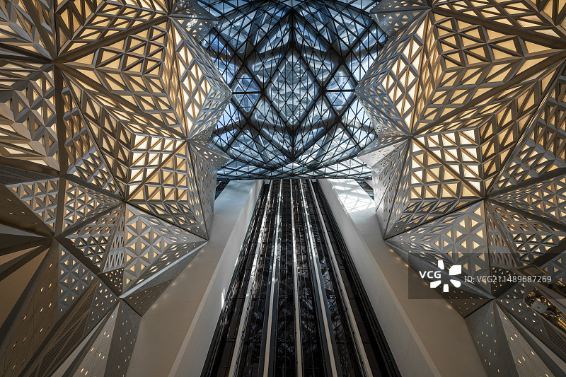 澳门摩珀斯酒店内部几何穹顶图片素材