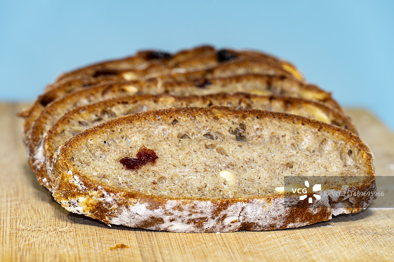 健康营养早餐荞麦面包配新鲜牛奶西式健康早点全麦土司面包图片素材