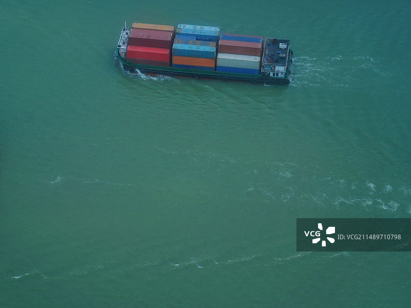 海上集装箱船图片素材