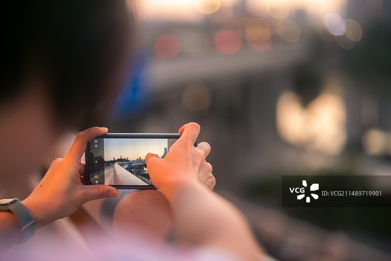 深圳罗湖芙蓉桥傍晚见手机拍摄桥体落日大光圈摄影图片素材