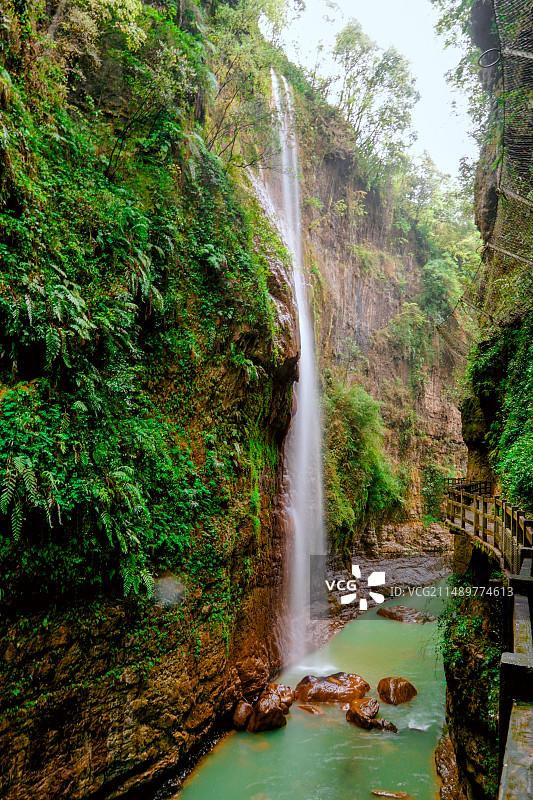 恩施大峡谷云龙地缝的瀑布图片素材