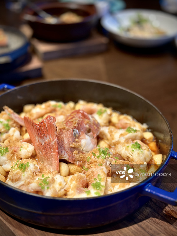 桌上有条东星斑图片素材