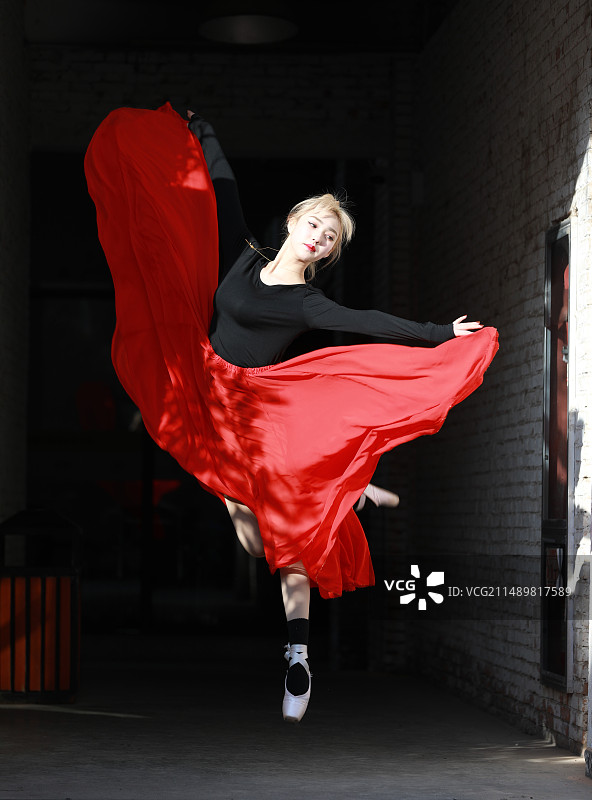 舞动的青春图片素材