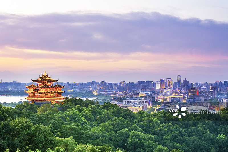 杭州夜景 城隍阁夜景 城市夜色 吴山 城隍阁 吴山天风 标志性建筑  杭州城市风光 晚霞 彩霞 云彩图片素材