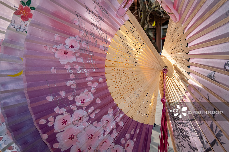 四川省宜宾市李庄古镇售卖的扇子，高雅图片素材