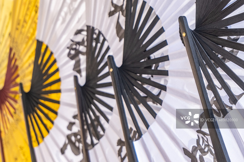 四川省宜宾市李庄古镇售卖的扇子，高雅图片素材