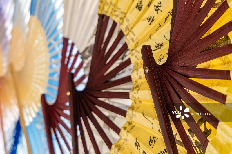 四川省宜宾市李庄古镇售卖的扇子，高雅图片素材