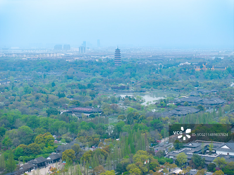 航拍烟雨江南扬州瘦西湖风景区全景图片素材