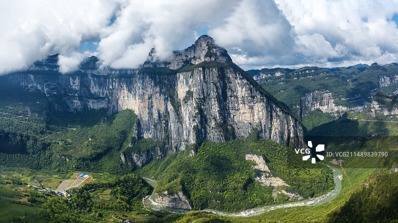 世界地质公园恩施大峡谷朝东岩绝壁长廊图片素材