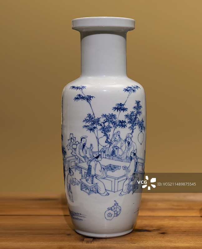 青花夜宴桃李园图棒槌瓶 清 康熙 中国国家博物馆图片素材