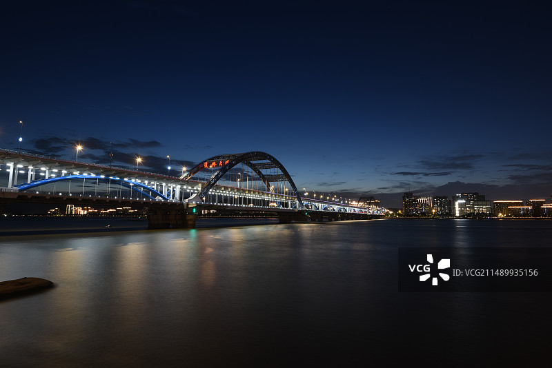 夜色下的大桥图片素材