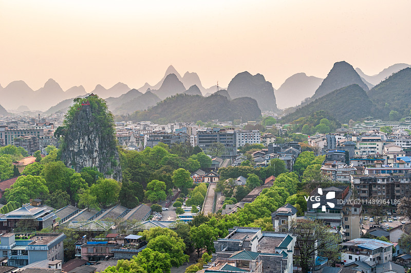 独秀峰，桂林山水甲天下图片素材