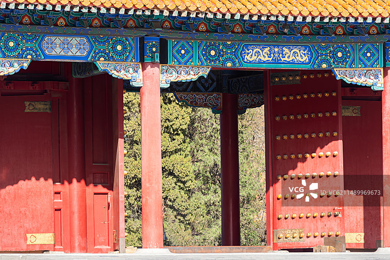 上午的故宫太和门广场西侧熙和门光影图片素材